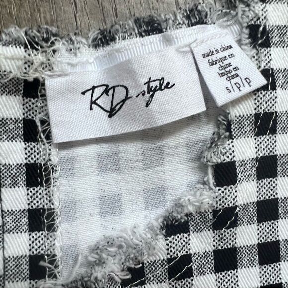 RD Style Black and White Gingham Raw Edge Sleeveless Top Size Small NWOT - Picture 2 of 8